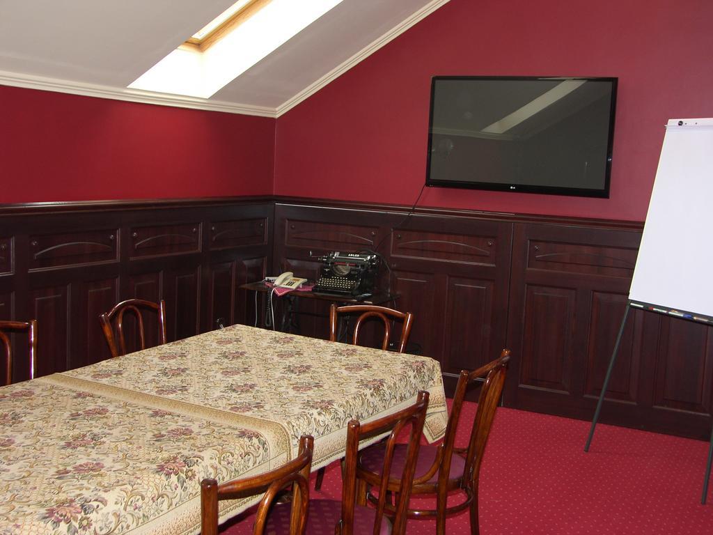Adler Hotel Budaörs Zewnętrze zdjęcie