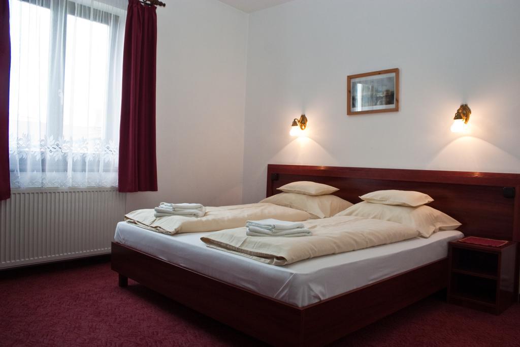 Adler Hotel Budaörs Zewnętrze zdjęcie